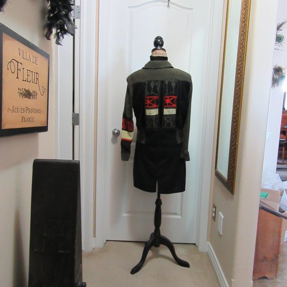 Top Blazer goes over  top a underneath top - Picture 4 of 8